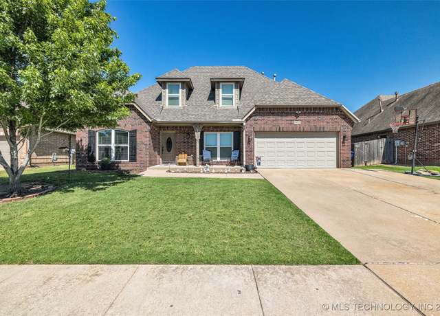 Property at 2405 S 13th St, Broken Arrow, OK 74012, 6 beds, 2.5 baths