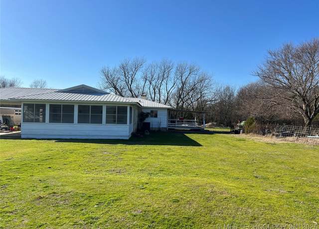 Property at 8925 State Road 78, Hendrix, OK 74741, 3 beds, 2.5 baths