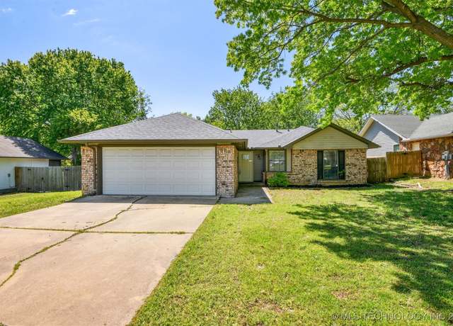 Property at 4900 S Juniper Ave E, Broken Arrow, OK 74011, 3 beds, 2 baths