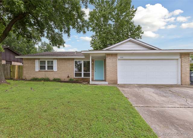 Property at 388 E 137th St, Glenpool, OK 74033, 3 beds, 2 baths