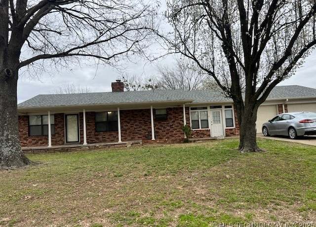 Property at 201 E Choctaw St, Henryetta, OK 74437, 3 beds, 2 baths