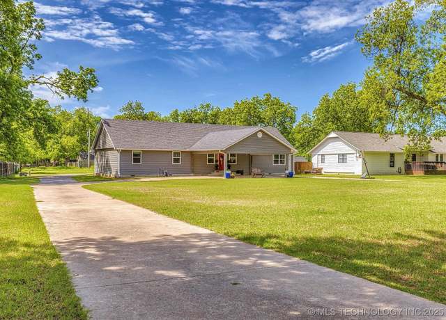 Property at 8502 E 123rd St S, Bixby, OK 74008, 4 beds, 2.5 baths