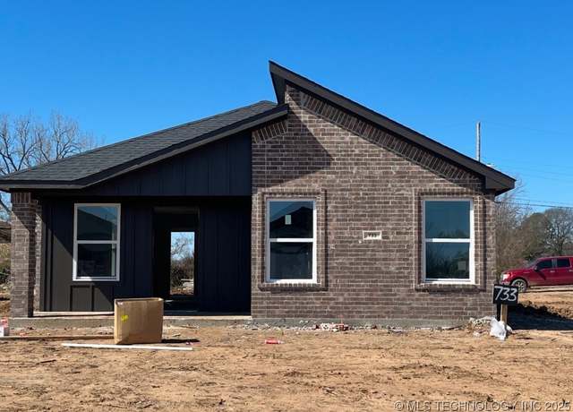 Property at 733 Elm St, Seminole, OK 74868, 3 beds, 2 baths