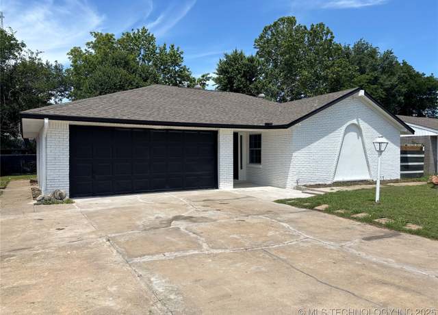 Property at 11013 E 24th St, Tulsa, OK 74129, 3 beds, 2 baths
