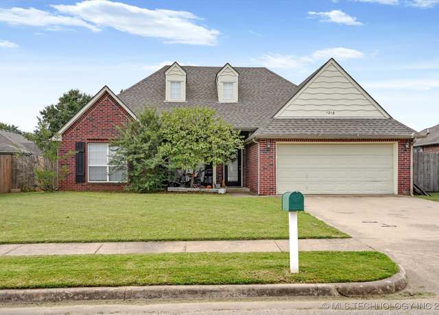 Property at 1212 E 146th St S, Glenpool, OK 74033, 3 beds, 2 baths