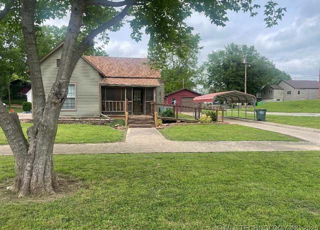 Property at 217 W 6th Ave, Bristow, OK 74010, 3 beds, 1 bath