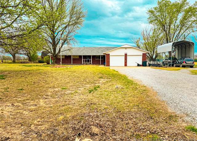 Property at 2521 Clayton Rd, Pryor, OK 74361, 3 beds, 2 baths