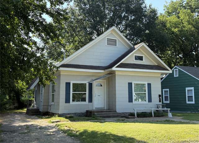 Property at 810 N K St, Muskogee, OK 74403, 3 beds, 2 baths