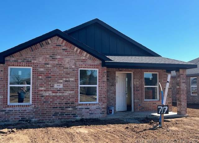 Property at 717 Elm St, Seminole, OK 74868, 3 beds, 2 baths