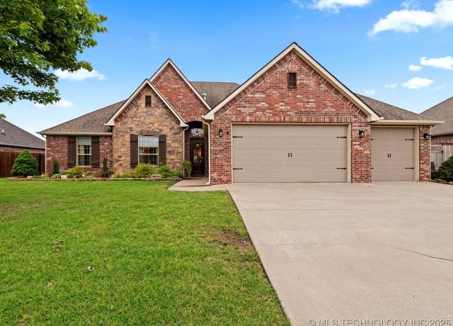 Property at 5615 Cooper Ct, Bartlesville, OK 74006, 4 beds, 3 baths