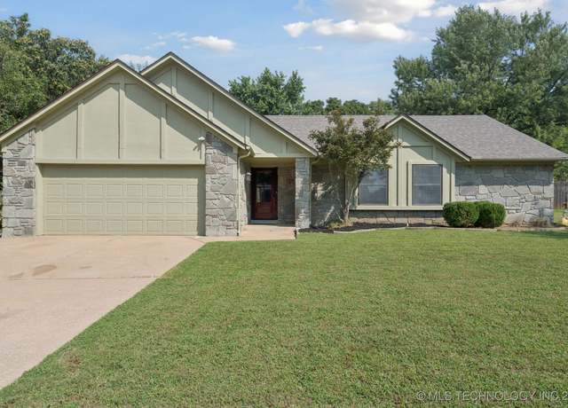 Property at 1500 W Glendale St, Broken Arrow, OK 74011, 4 beds, 2 baths