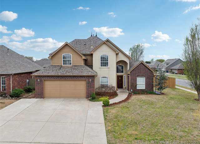Property at 13302 E 43rd St, Tulsa, OK 74134, 5 beds, 3 baths