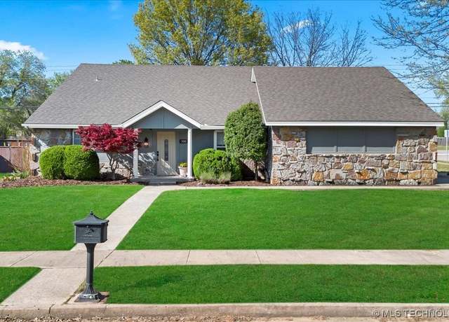 Property at 100 W Union St, Broken Arrow, OK 74011, 3 beds, 2 baths