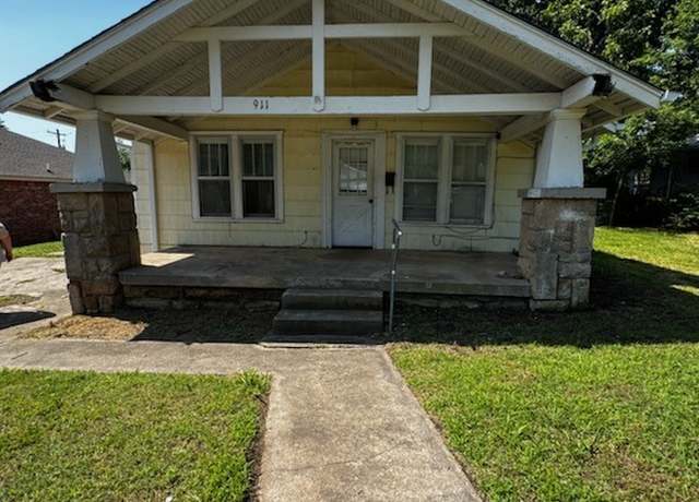 Property at 911 E 3rd St, Cushing, OK 74023, 4 beds, 1 bath