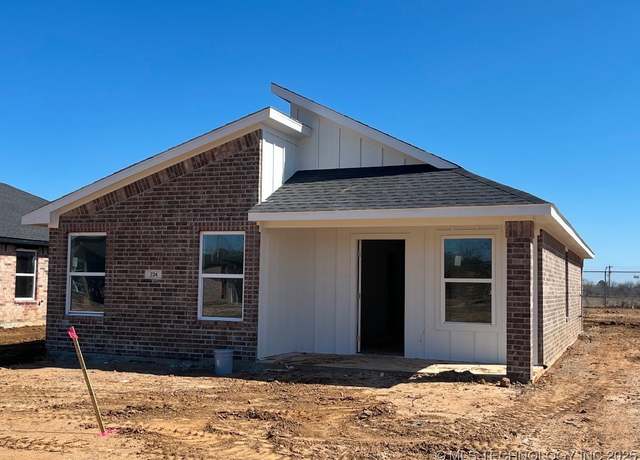 Property at 724 Elm St, Seminole, OK 74868, 3 beds, 2 baths