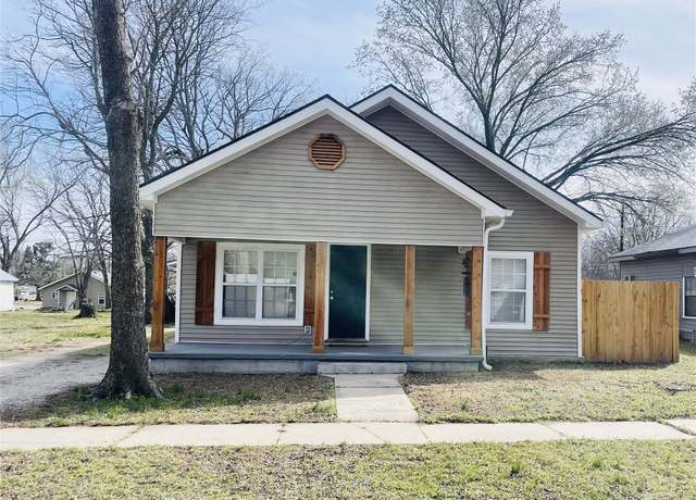 Property at 311 W 6th, Ada, OK 74820, 2 beds, 1 bath
