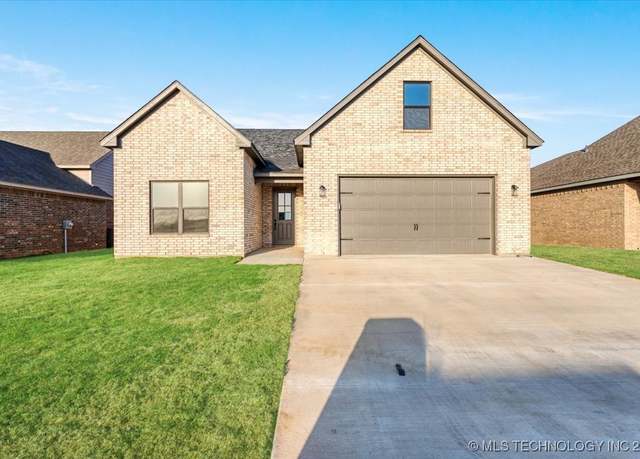 Property at 849 Springfield Ct, Durant, OK 74701, 3 beds, 2 baths