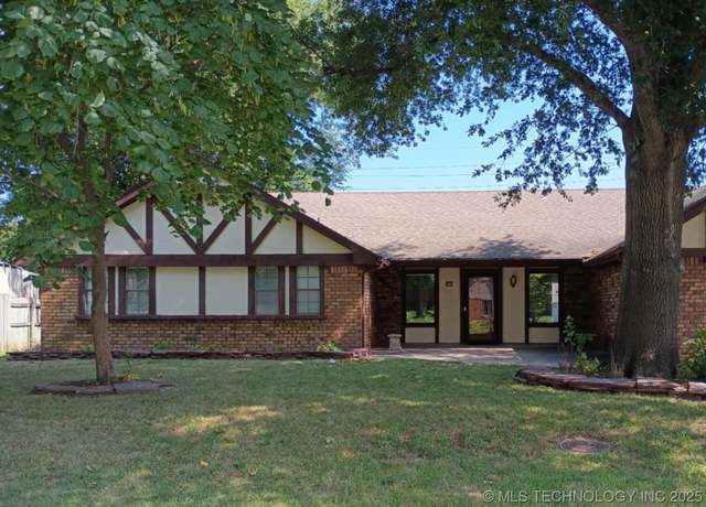 Property at 9113 E 66th St, Tulsa, OK 74133, 3 beds, 2 baths