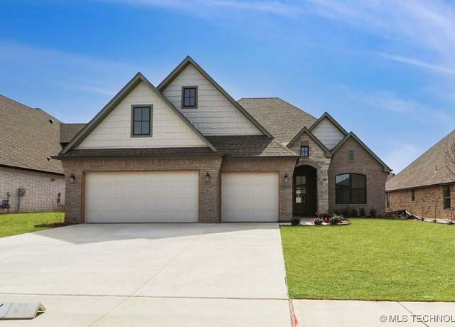 Property at 7205 E Oakland St, Broken Arrow, OK 74014, 4 beds, 3 baths