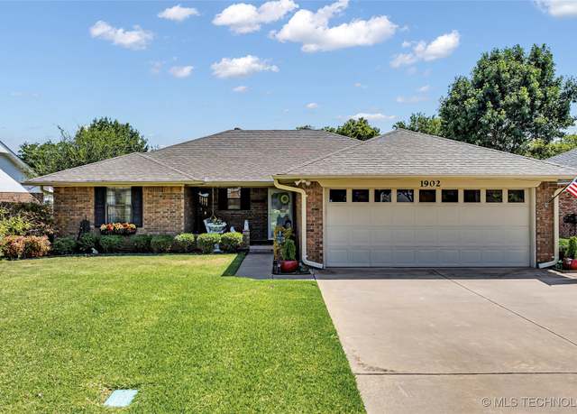 Property at 1902 NW 8th Ave, Ardmore, OK 73401, 3 beds, 2 baths