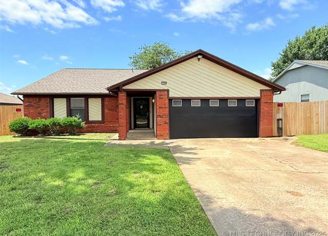 Property at 1300 S 30th St, Broken Arrow, OK 74014, 3 beds, 2 baths