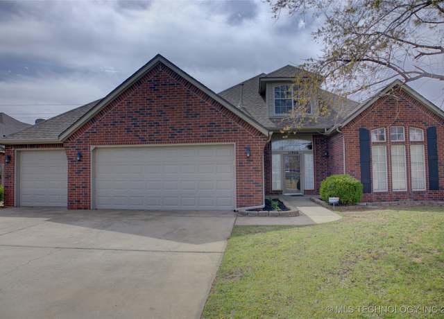 Property at 11906 E 99th St, Owasso, OK 74055, 3 beds, 2.5 baths