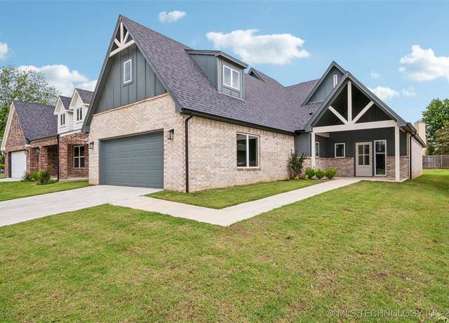 Property at 2504 W Birmingham St, Broken Arrow, OK 74011, 3 beds, 2.5 baths