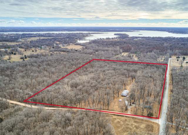 Property at 59511 E 240, Grove, OK 74344, 4 beds, 2 baths