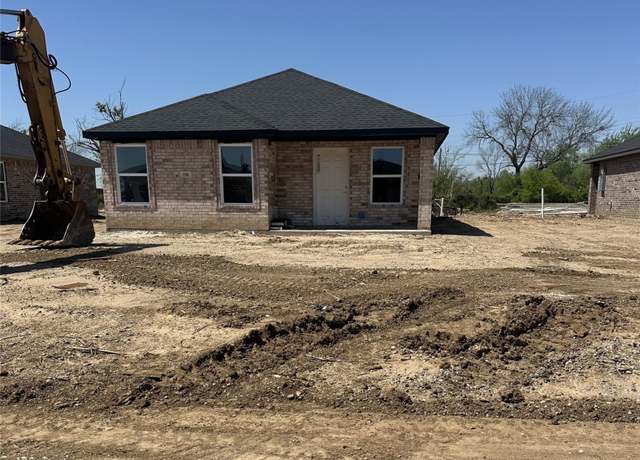 Property at 828 Elm St, Seminole, OK 74868, 3 beds, 2 baths