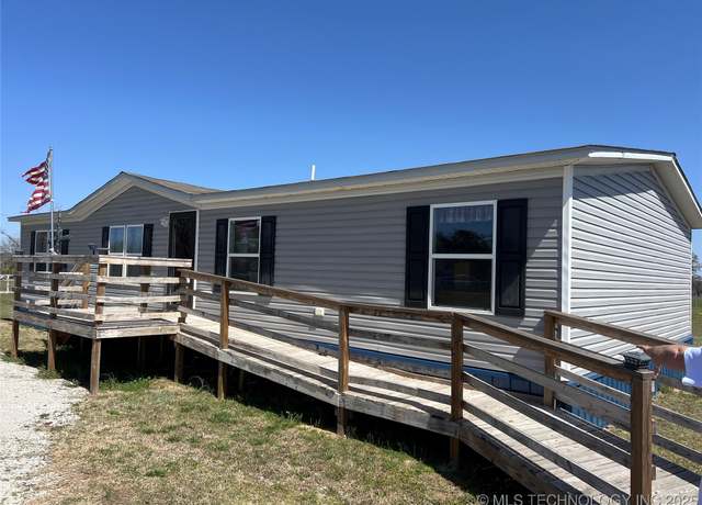 Property at 1720 3rd SE, Ardmore, OK 73401, 4 beds, 2 baths