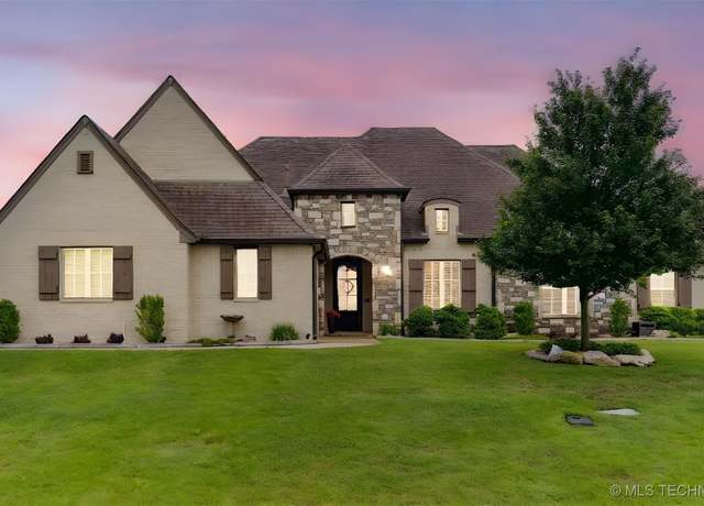 Property at 19672 E 69th St N, Owasso, OK 74055, 4 beds, 2.5 baths