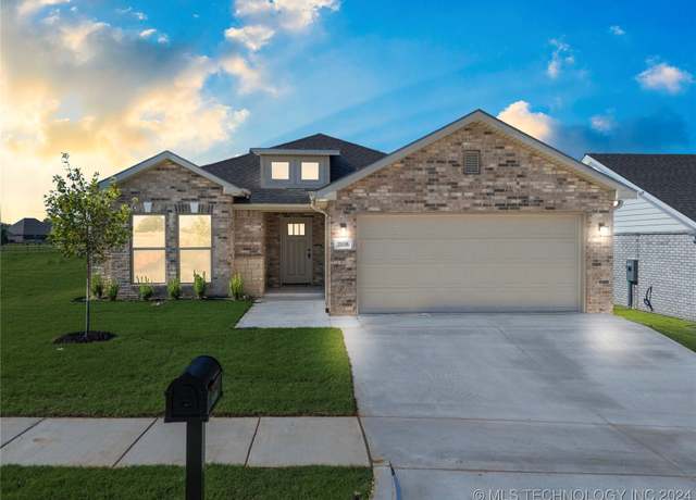 Property at 2038 E 130th St S, Jenks, OK 74037, 3 beds, 2 baths