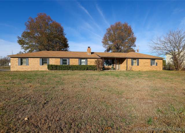 Property at 8500 Fern Mountain Rd, Muskogee, OK 74401, 3 beds, 2 baths