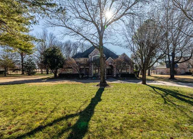 Property at 4405 Ithica St, Broken Arrow, OK 74012, 5 beds, 4 baths