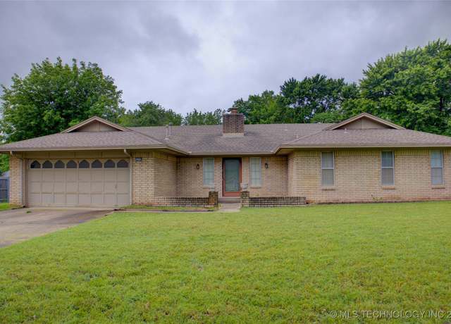 Property at 4004 S Hickory Ave, Broken Arrow, OK 74011, 3 beds, 2 baths