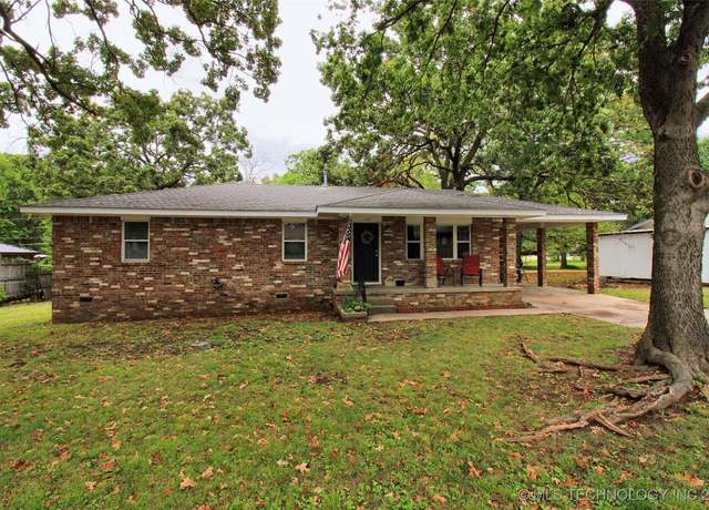 Property at 149 W Oak Hill Cir, Tahlequah, OK 74464, 3 beds, 2 baths