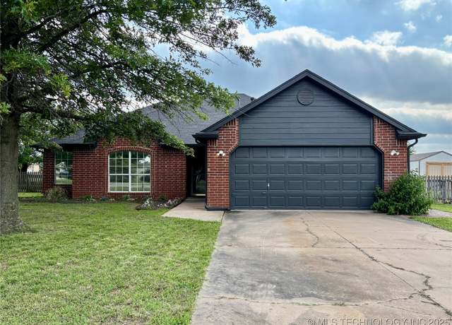 Property at 11762 N 156th East Ave, Collinsville, OK 74021, 3 beds, 2 baths
