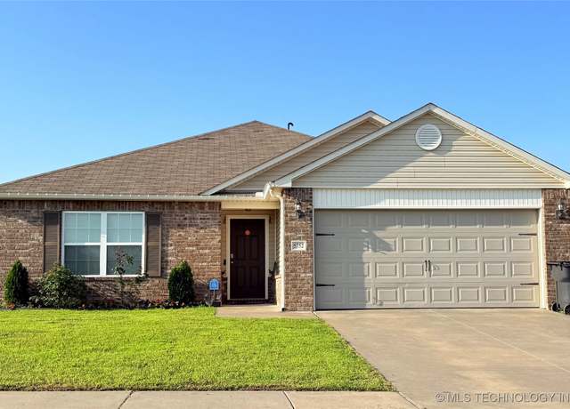 Property at 5752 E 147th St S, Bixby, OK 74008, 3 beds, 2 baths