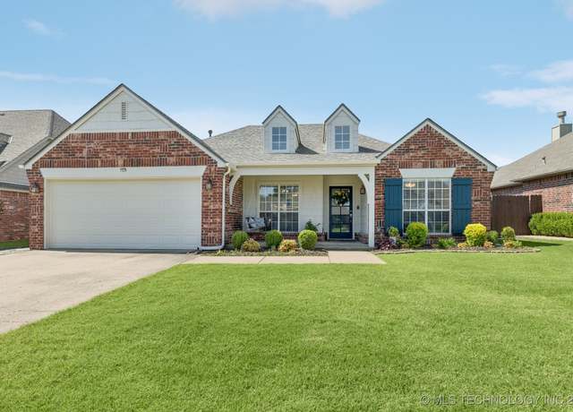 Property at 1014 W 120 St S, Jenks, OK 74037, 3 beds, 2 baths