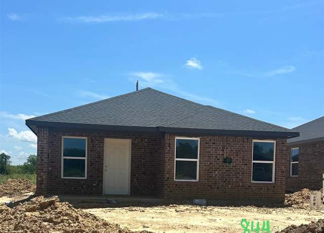 Property at 844 Elm St, Seminole, OK 74868, 3 beds, 2 baths