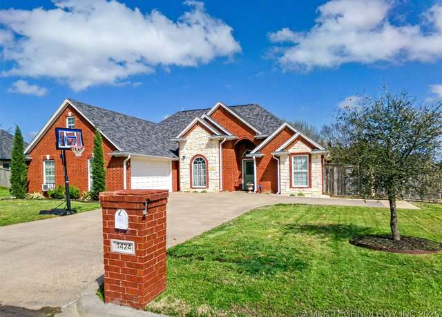 Property at 1424 Colt Dr, Durant, OK 74701, 3 beds, 2 baths
