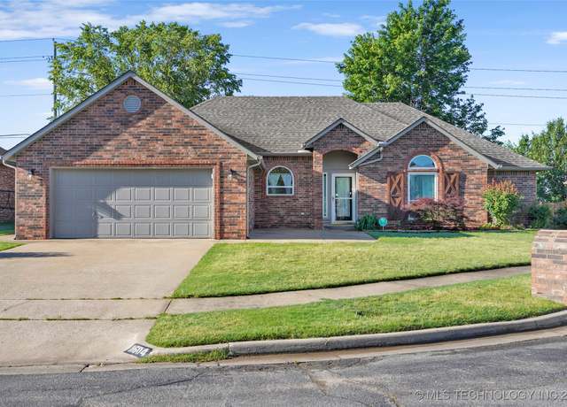 Property at 11604 E 99th St, Owasso, OK 74055, 3 beds, 2 baths