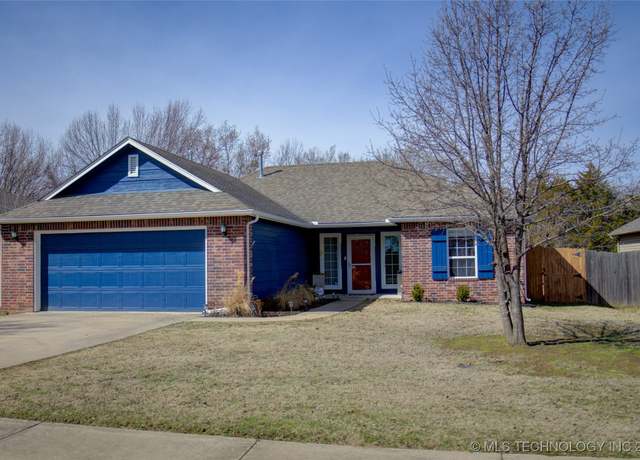 Property at 9226 Columbia St, Sapulpa, OK 74066, 3 beds, 2 baths