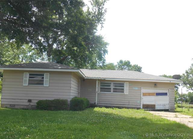 Property at 615 W Ironman Ave, Nowata, OK 74048, 3 beds, 1 bath