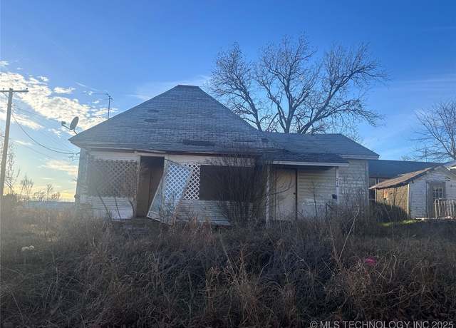 Property at 216 N Ash St, Waurika, OK 73573, 2 beds, 1 bath