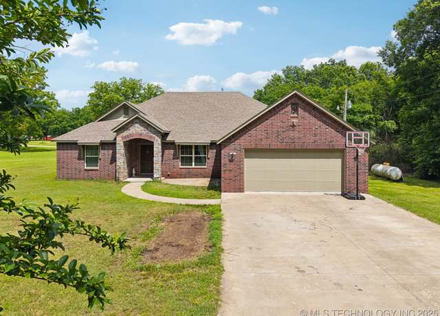 Property at 5245 S 321st EastAvenue, Broken Arrow, OK 74014, 4 beds, 2 baths