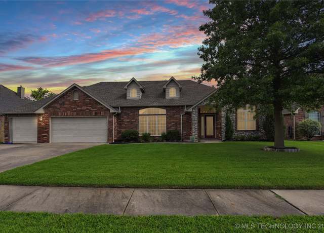 Property at 1004 E Fargo St S, Broken Arrow, OK 74012, 3 beds, 2 baths