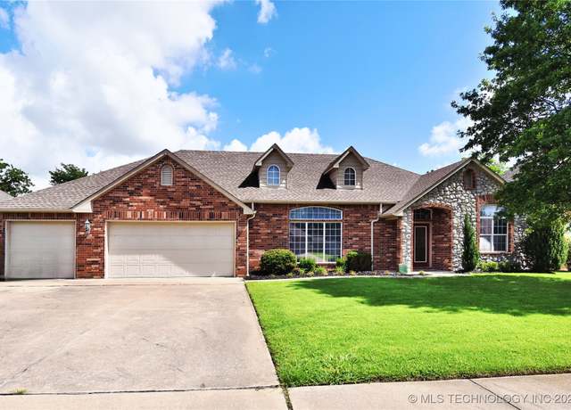 Property at 1004 E Fargo St S, Broken Arrow, OK 74012, 3 beds, 2 baths