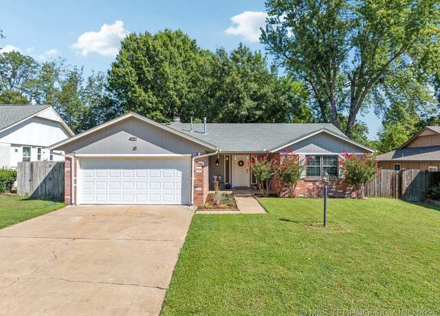 Property at 150 W Laredo Pl, Broken Arrow, OK 74012, 3 beds, 2 baths