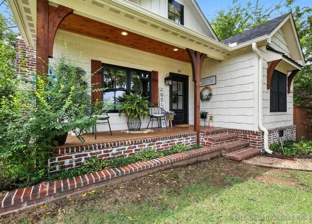 Property at 30 W 147th St S, Glenpool, OK 74033, 3 beds, 2 baths